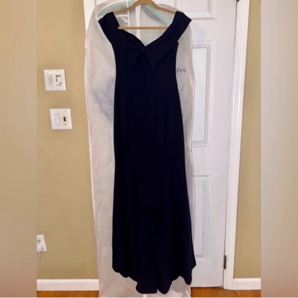 Simply gorgeous, navy blue size 8 evening gown - Picture 6 of 6